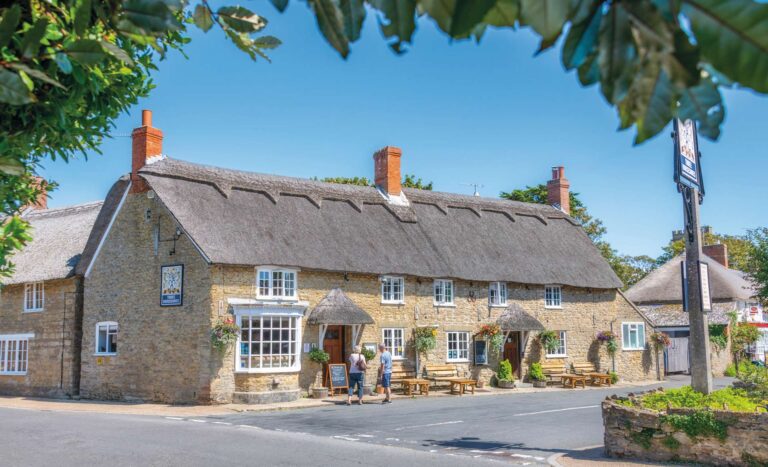 Three Horseshoes Pub & Kitchen